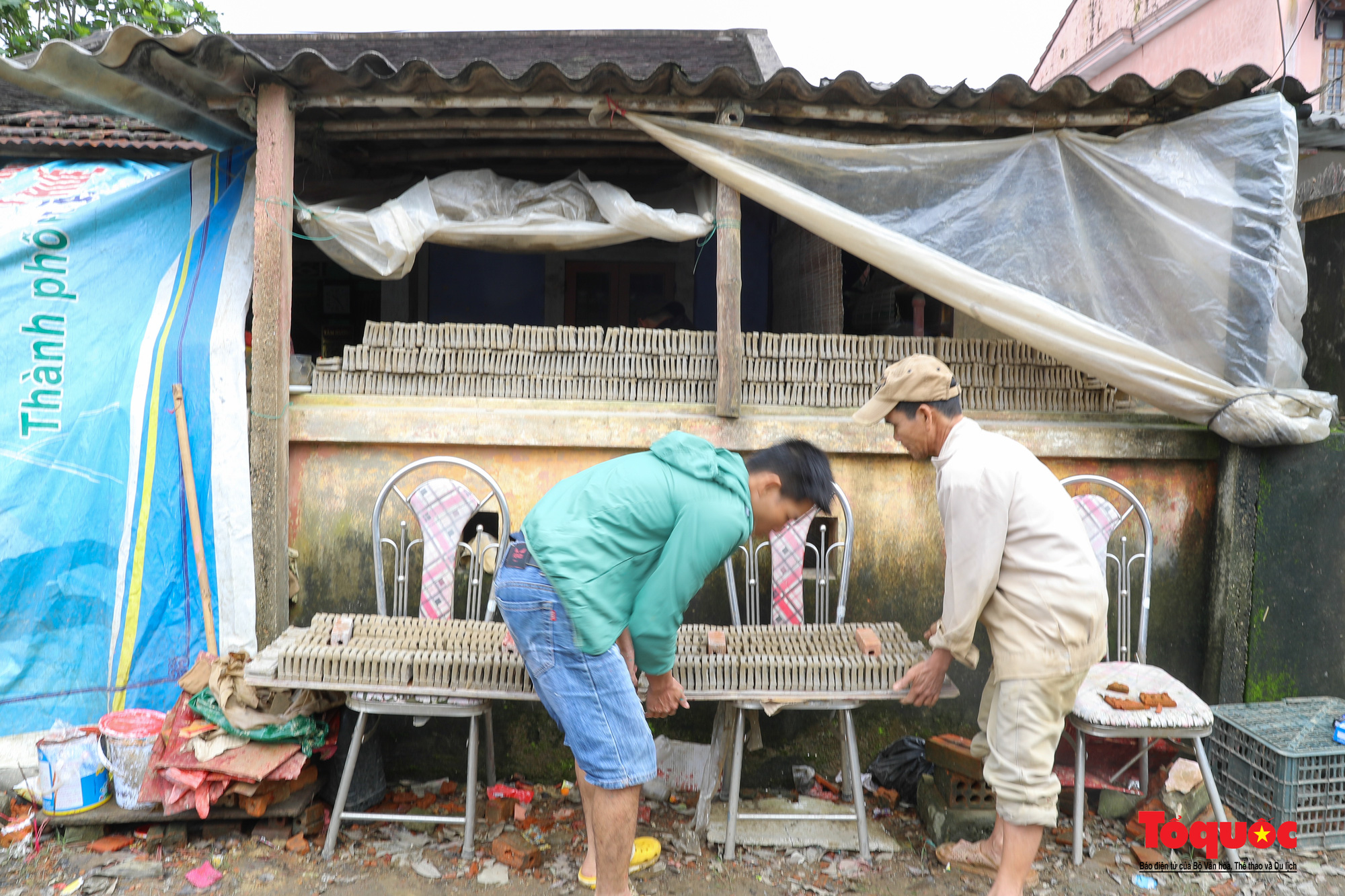 Ghé thăm làng nghề mỗi năm sản sinh hàng chục nghìn tượng ông Táo - Ảnh 10.