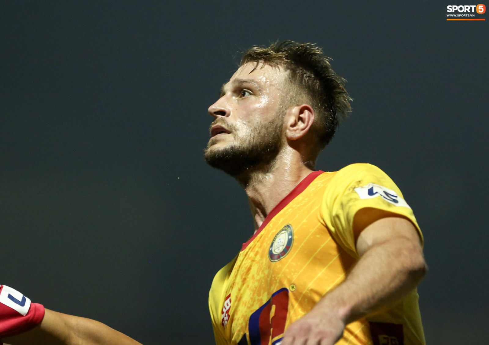 Dành chiến thắng trước Nam Định FC, ngoại binh Gramoz chia sẻ thú vị về đội bóng cũ và HLV Nguyễn Văn Sỹ - Ảnh 1.