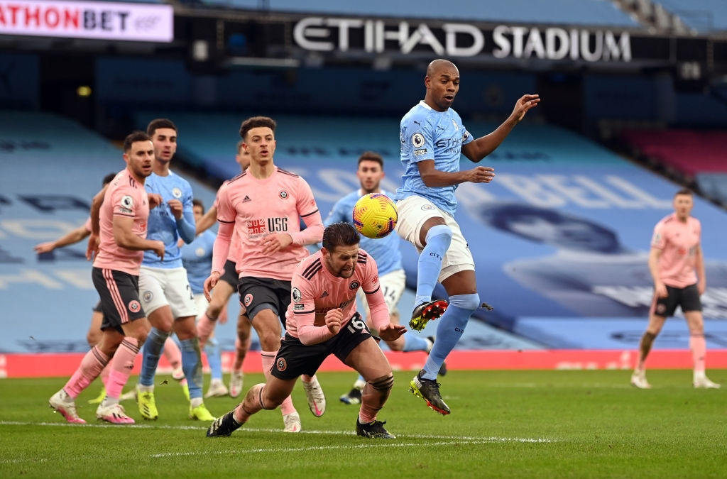 Thắng hú vía đội bóng vừa hạ MU, Man City gia tăng cách biệt với nhóm bám đuổi - Ảnh 3.