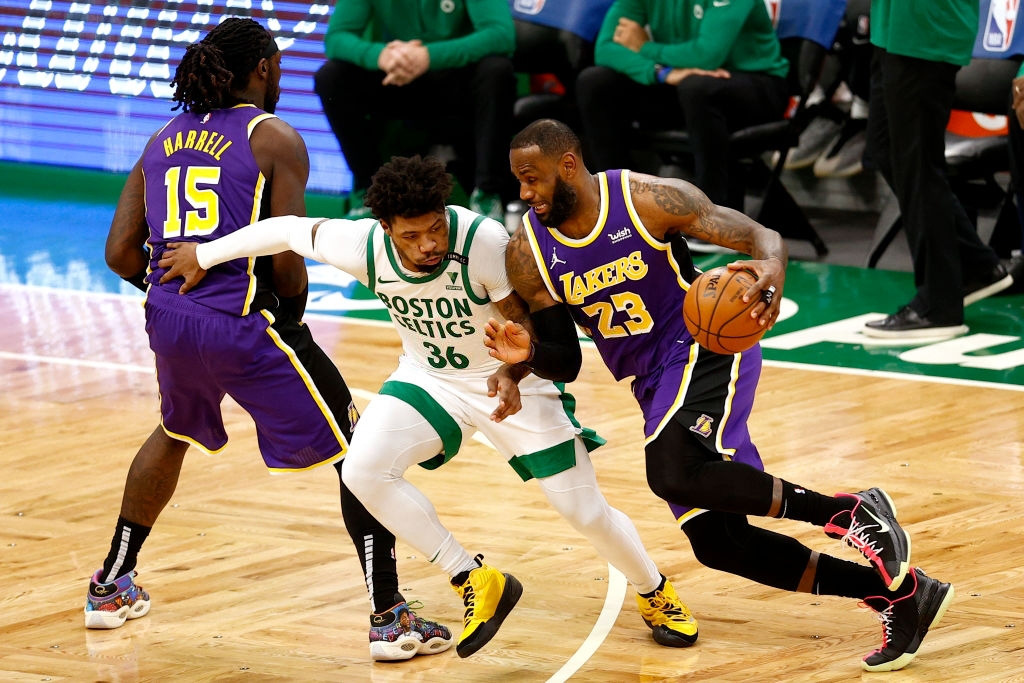 Mắc sai lầm chí mạng, Los Angeles Lakers thoát chết ngoạn mục trước Boston Celtics - Ảnh 1.