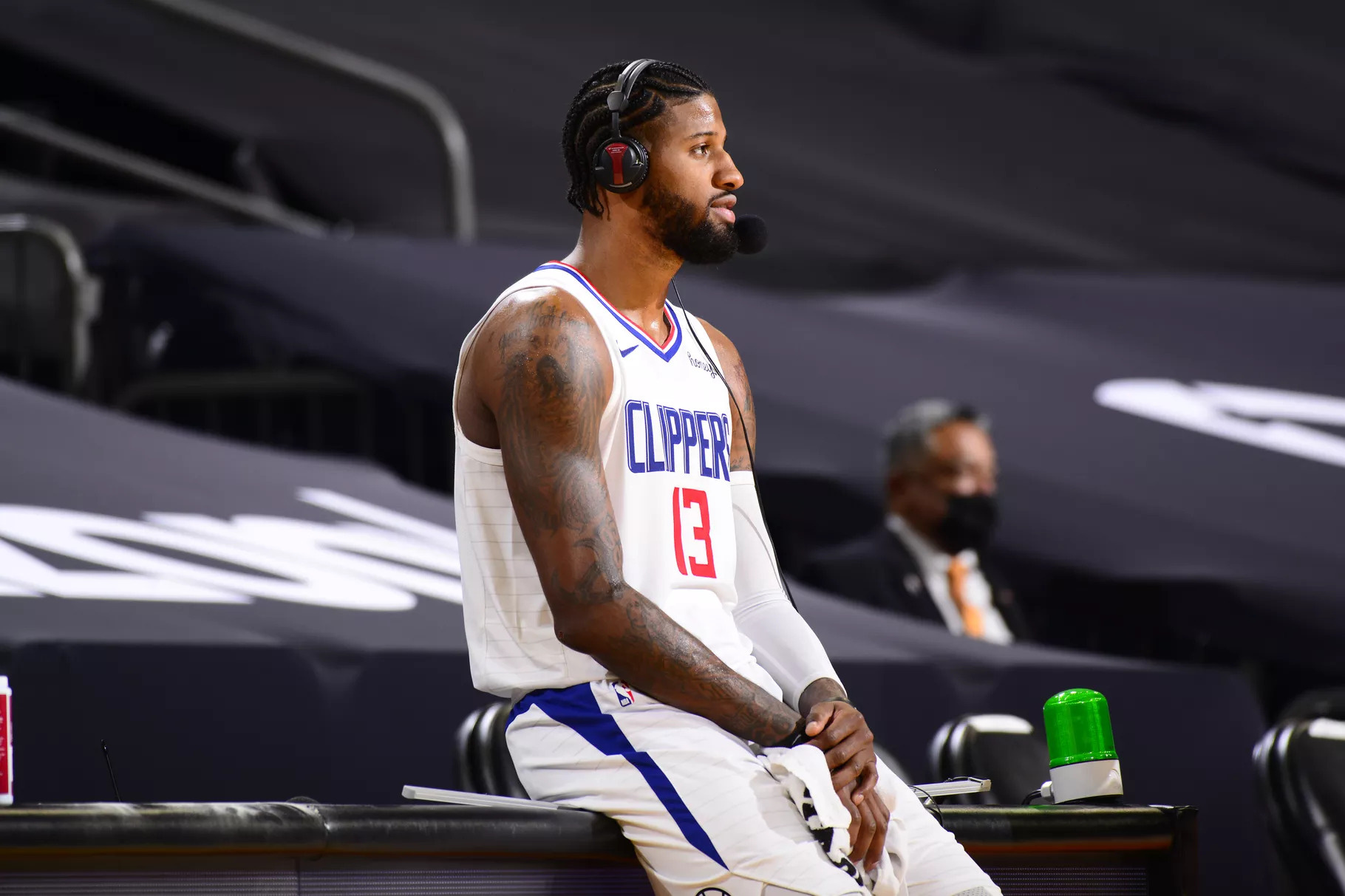 Không Paul George, Los Angeles Clippers thất trận trước San Antonio Spurs - Ảnh 1.