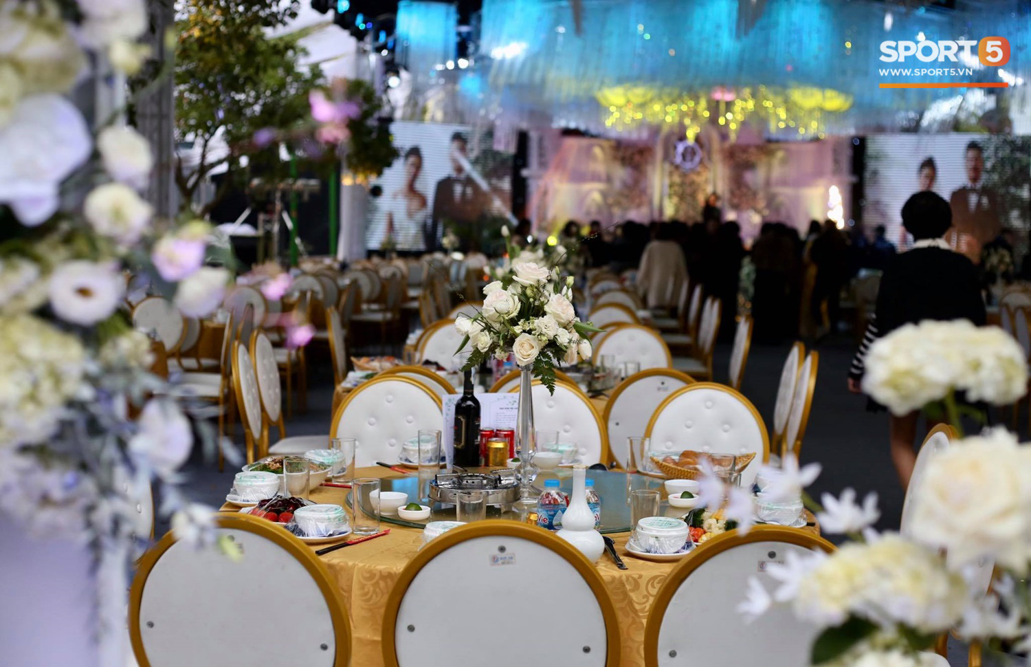 Đám cưới Tiến Dũng và Khánh Linh ở Bắc Ninh: Mời hơn 1500 khách, quà cảm ơn trao tay ngọt ngào - Ảnh 6.