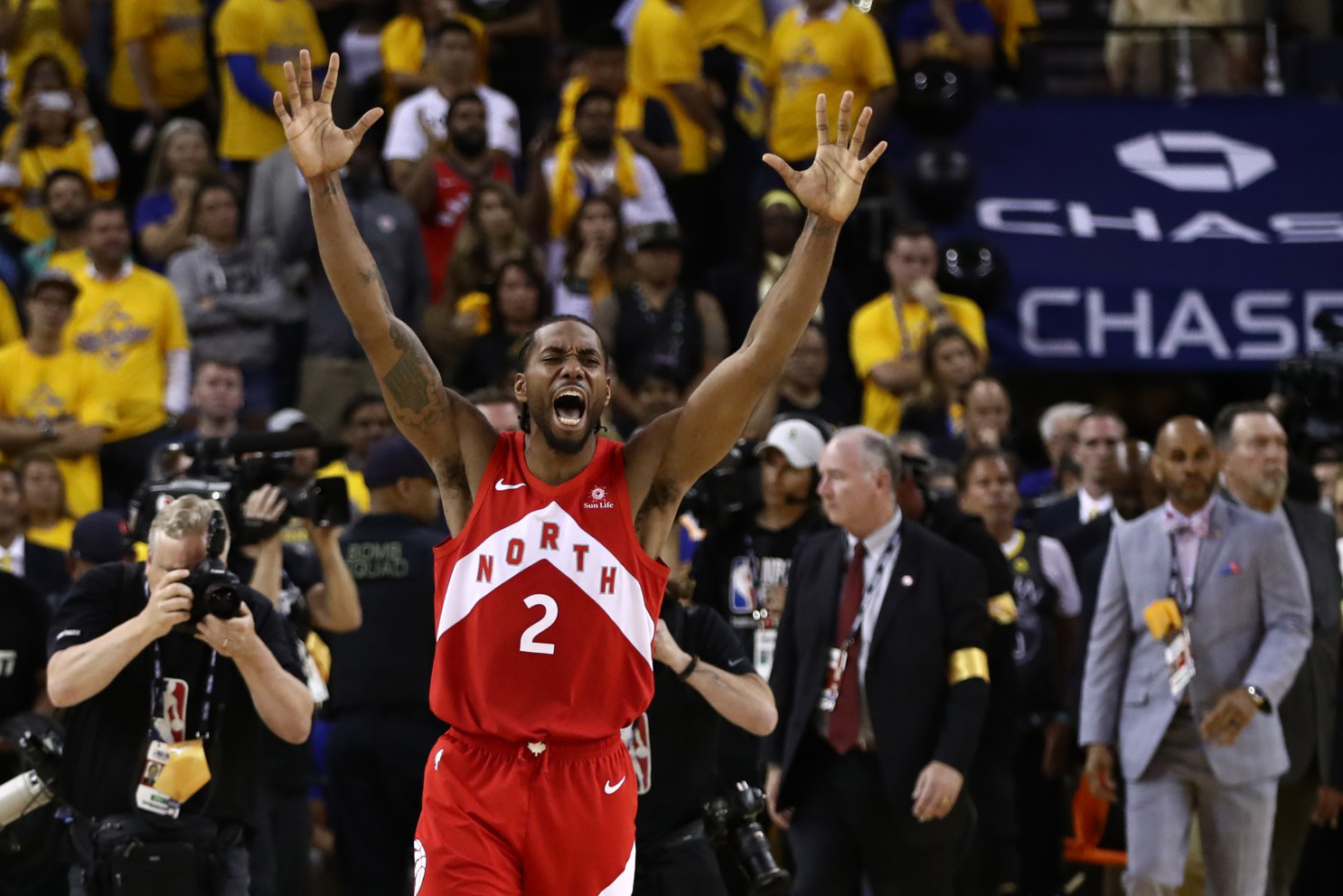 Thi đấu back-to-back lần đầu sau 4 năm, Kawhi Leonard gửi lời thách thức đầy sức nặng đến NBA - Ảnh 3.