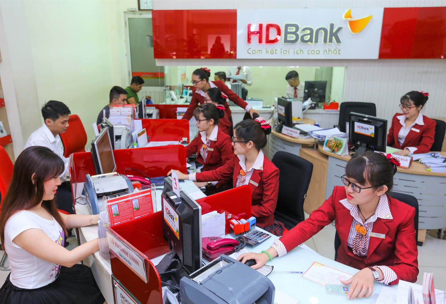 HDBank vào top 20 công ty phát triển bền vững nhất sàn chứng khoán - Ảnh 1.