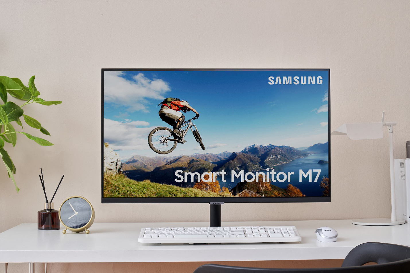 Báo chí nước ngoài nói gì về Màn hình Thông Minh M7 | M5 của Samsung? - Ảnh 4. Báo chí nước ngoài nói gì về Màn hình Thông Minh M7 | M5 của Samsung? - Ảnh 4.