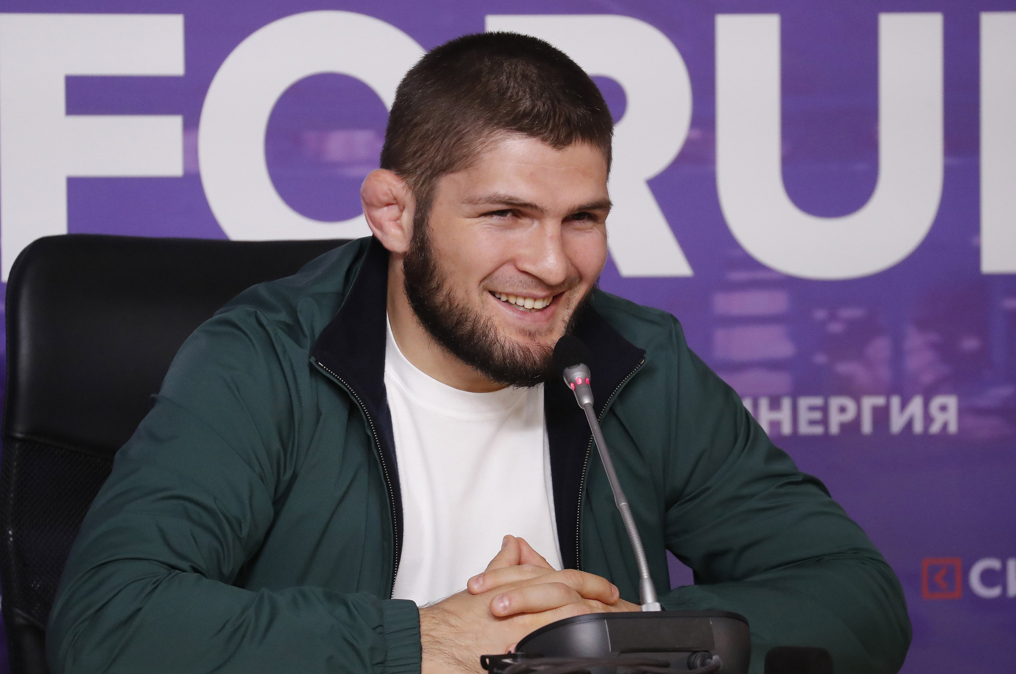 Hé lộ thông tin hiếm hoi về em gái của Khabib: Là giáo viên dạy tiếng Anh, không theo thể thao nhưng có thể lên xà tới 9 lần - Ảnh 1.