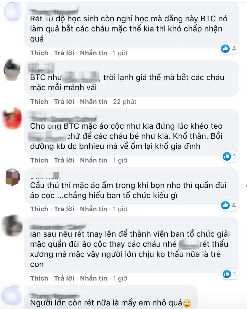 Dân mạng ném đá BTC trận siêu cúp Quốc gia vì để 2 em nhỏ mặc quần đùi áo cộc tay dẫn cầu thủ ra sân giữa trời rét buốt  - Ảnh 2.