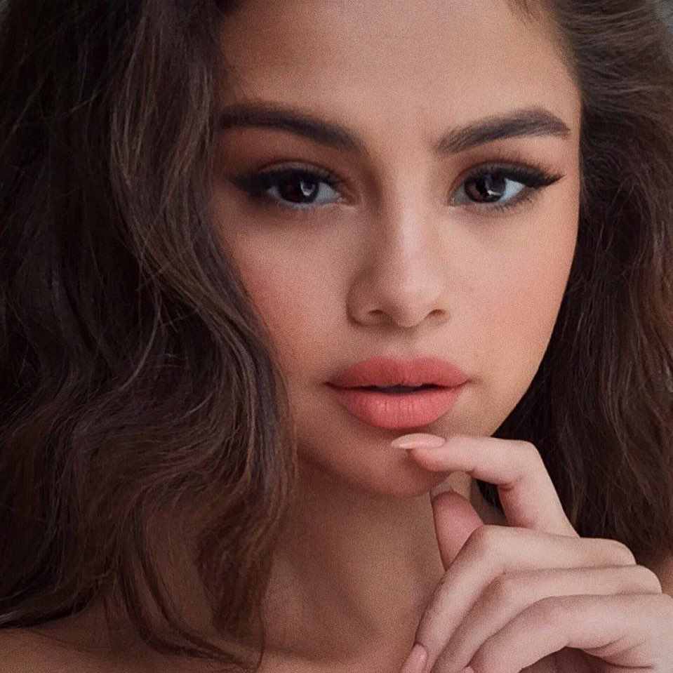 Rụng rời vì loạt ảnh photoshop đẹp đến ma mị của Selena Gomez, ai ngờ ảnh gốc còn xỉu ngang xỉu dọc hơn - Ảnh 5.