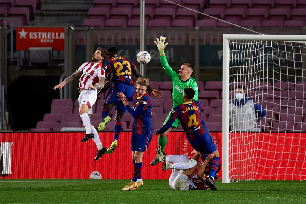 Messi tỏa sáng giúp Barca soán ngôi Real Madrid - Ảnh 2.