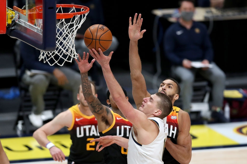 Nikola Jokic tiếp tục đua MVP bằng màn trình diễn “quái vật” trước Utah Jazz  - Ảnh 3.