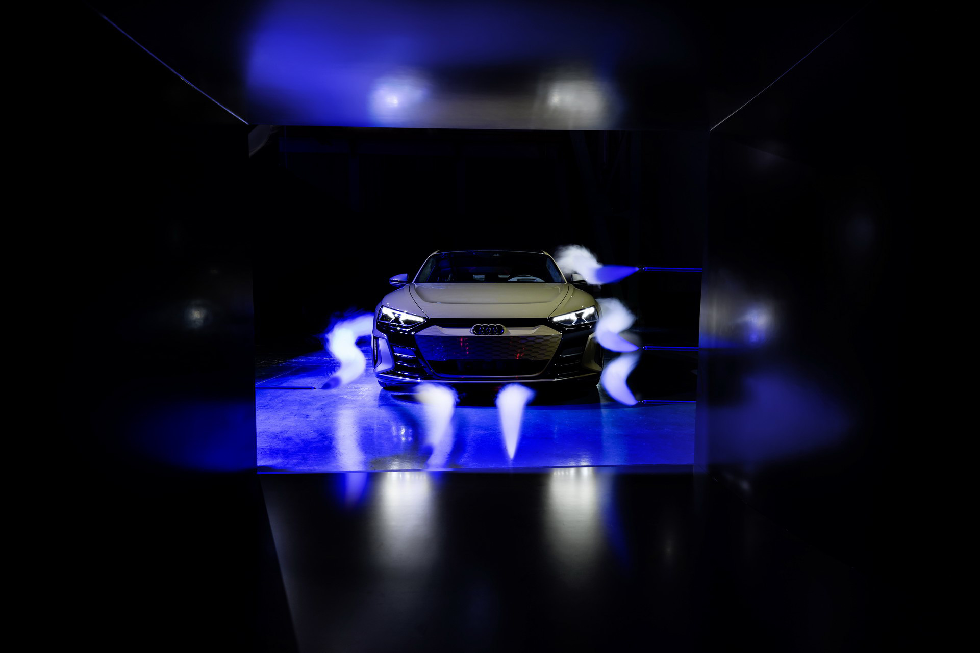Audi E-Tron GT chính thức ra mắt, chờ ngày về nước đấu Porsche Taycan - Ảnh 5. Audi E-Tron GT chính thức ra mắt, chờ ngày về nước đấu Porsche Taycan - Ảnh 5.