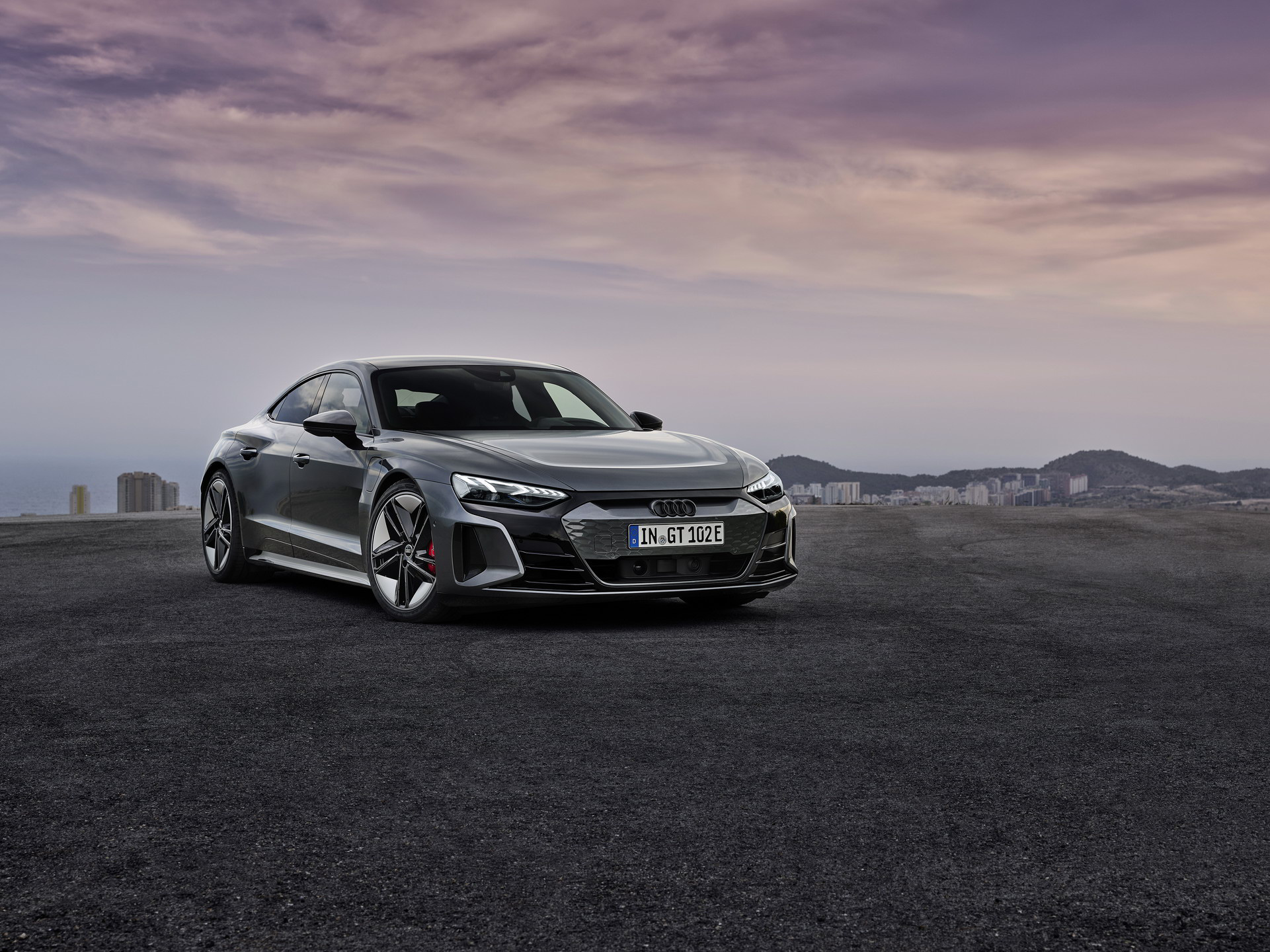 Audi E-Tron GT chính thức ra mắt, chờ ngày về nước đấu Porsche Taycan - Ảnh 1. Audi E-Tron GT chính thức ra mắt, chờ ngày về nước đấu Porsche Taycan - Ảnh 1.
