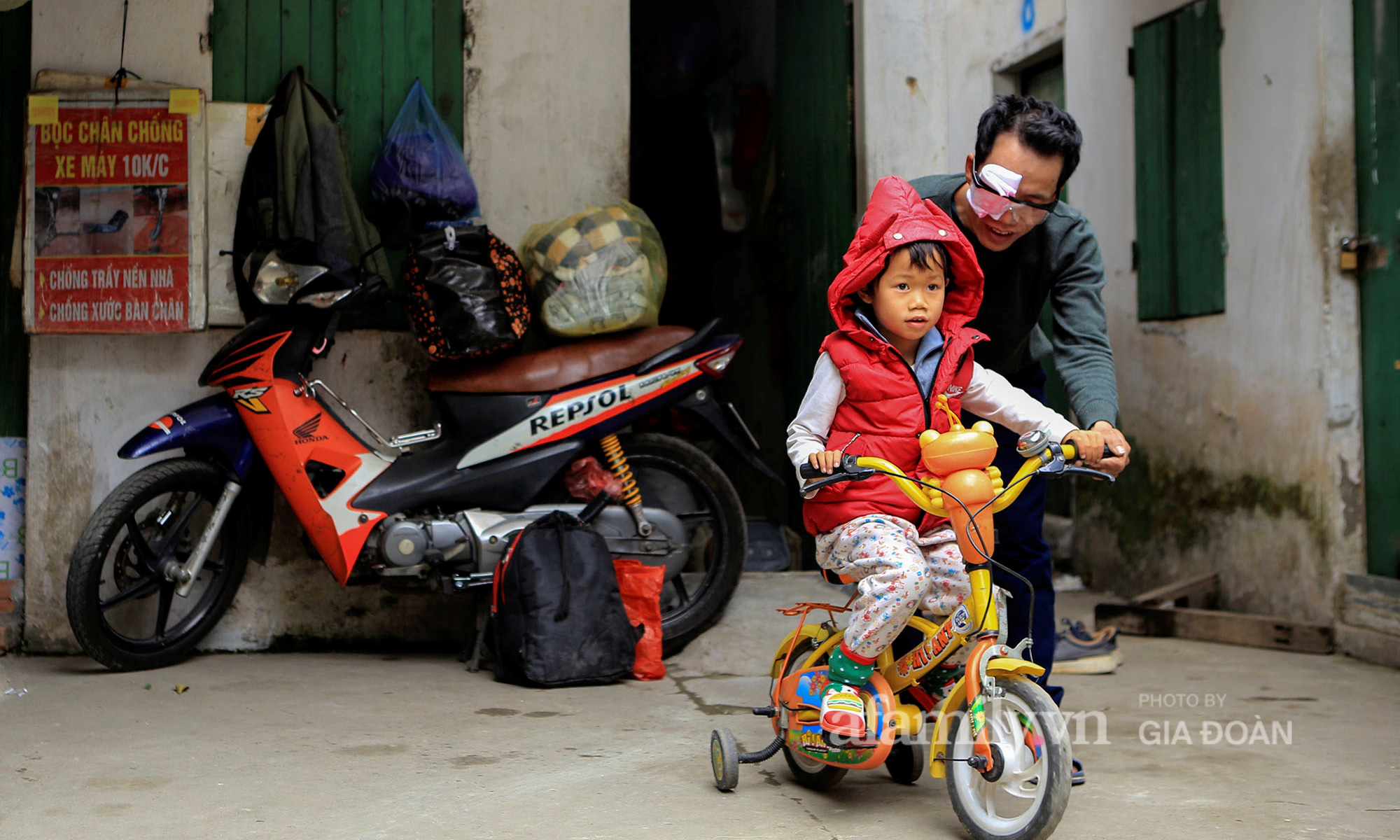 Ông bố đơn thân và những cái tết ngoài đường: &quot;Thêm một cái tết ngoài đường nhưng không bao giờ tôi để con thiếu thốn tình cảm&quot; - Ảnh 7.