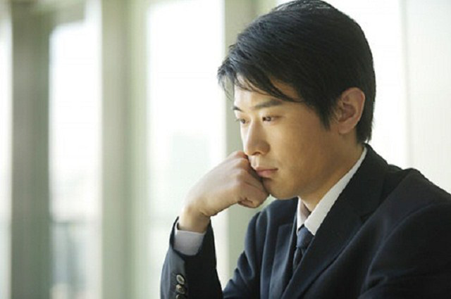 Về quê ăn Tết nên tôi đến mừng tuổi sớm cho con sếp, lũ trẻ vừa mở phong bao lì xì ra thì tôi lập tức tái mặt - Ảnh 1.