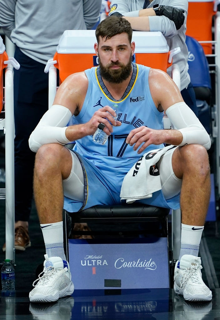 NHM phẫn nộ trước pha phạm lỗi nguy hiểm của Jonas Valanciunas và hệ quả để lại cho Chimezie Metu - Ảnh 4.