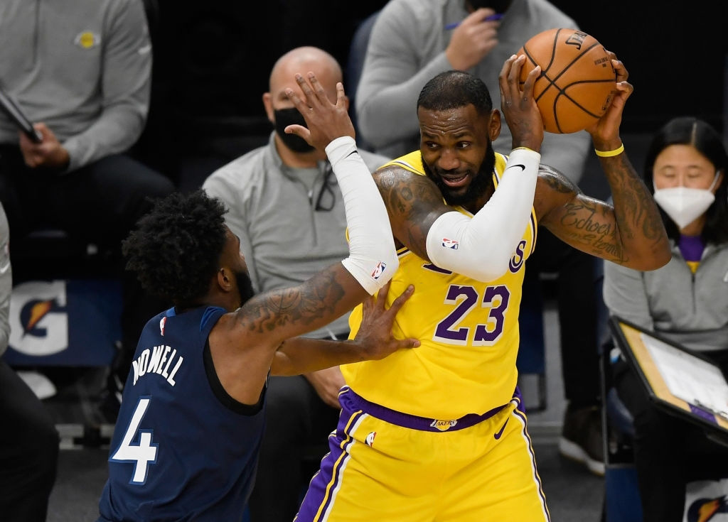 Tiếp tục phong độ hồi xuân, LeBron James đưa Los Angeles Lakers đến với chiến thắng chung cuộc - Ảnh 1.