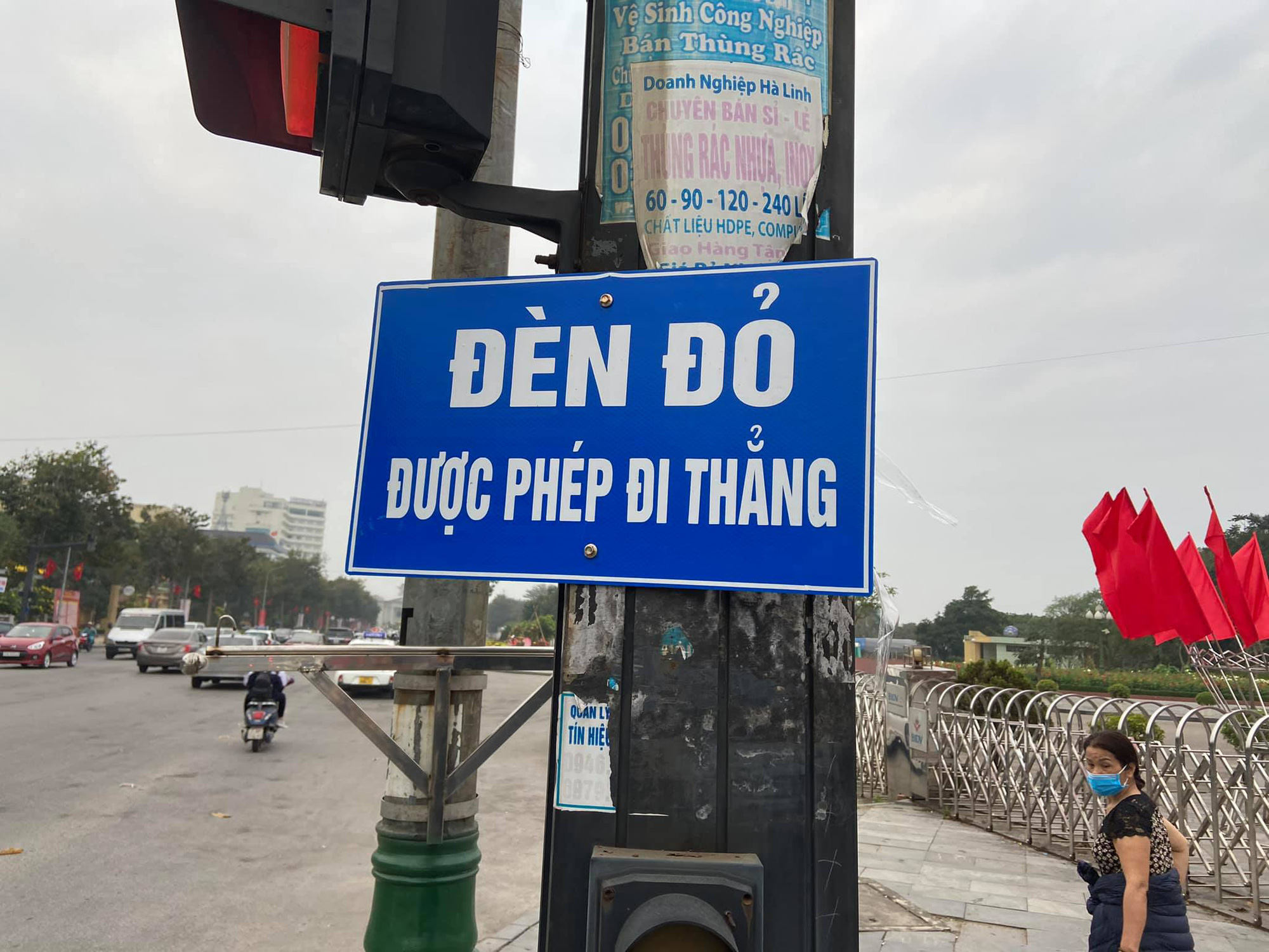 Tờ giấy dán đè lên biển báo khiến cả phố bối rối, nội dung có lý nhưng không ai ủng hộ - Ảnh 2.