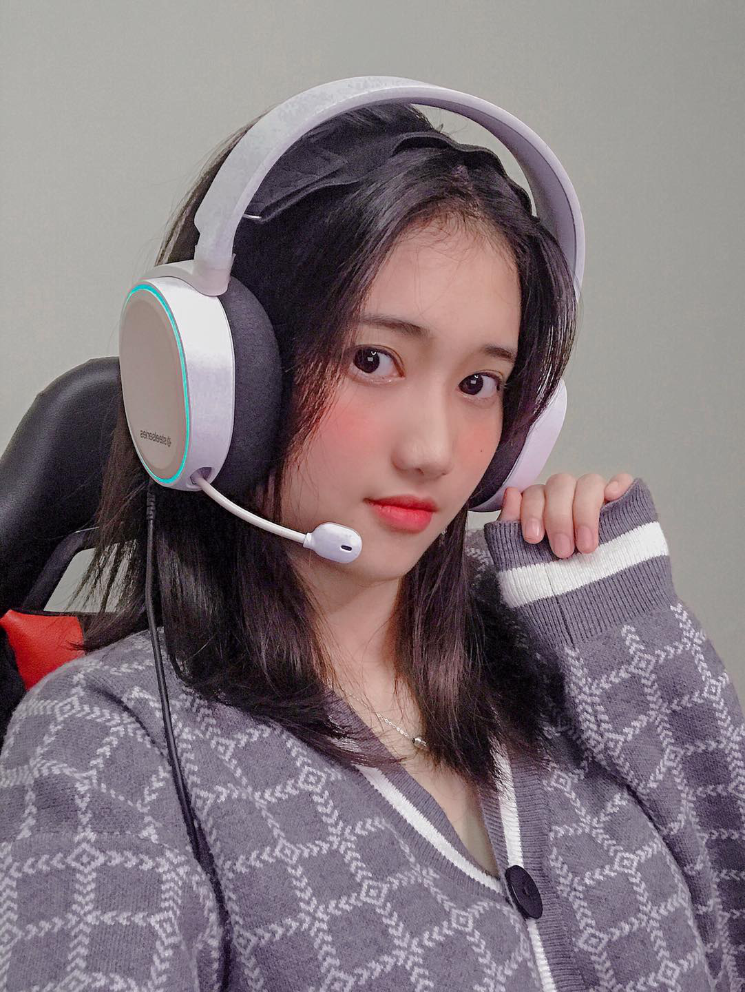 Hot-hòn-họt, nữ streamer “gà cưng team Tùng Hoạ Mi đang gây bão là ai? - Ảnh 4.