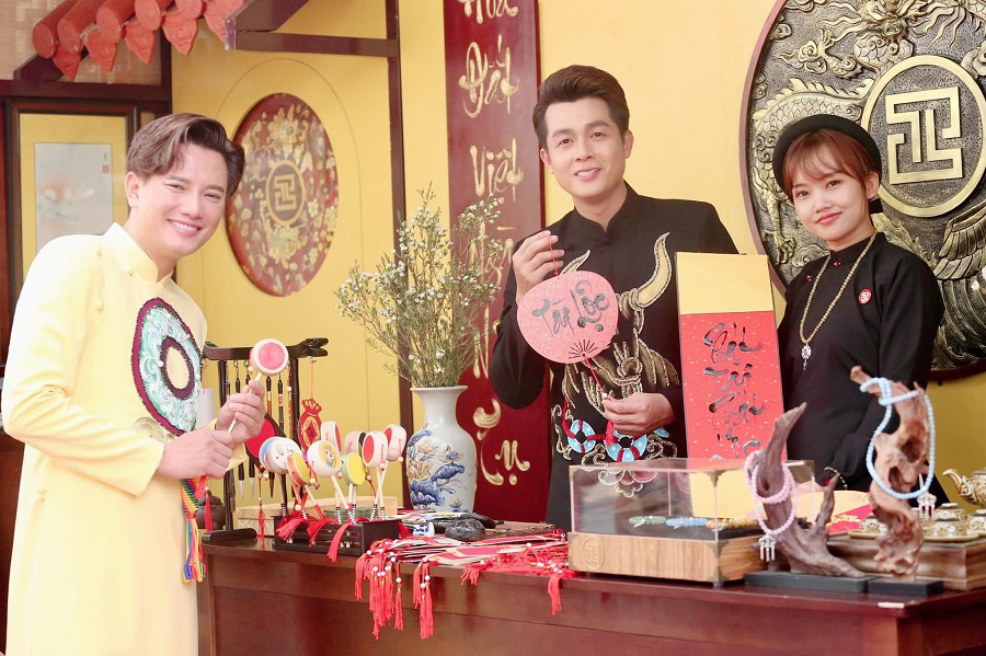 Hòa Hiệp - Bá Thắng diện áo dài xuống phố - Ảnh 7.