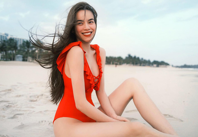 Chưa đến hè mà dàn mỹ nhân Việt đã thi nhau diện bikini &quot;nóng bỏng mắt&quot;: Chi Pu, Huyền My cực sexy nhưng sốc nhất là &quot;mẹ ba con&quot; Hà Hồ - Ảnh 4.