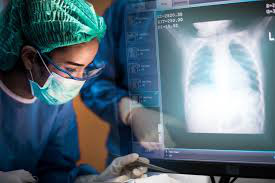 Được hiến phổi để chữa bệnh mãn tính, bệnh nhân qua đời vì ghép đúng phổi người bị Covid-19 - Ảnh 1.