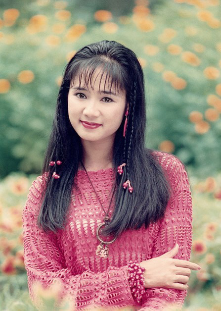 NSND Thu Hà: Nữ hoàng ảnh lịch thập niên 90 và cuộc sống kín tiếng tuổi 52 - Ảnh 1.