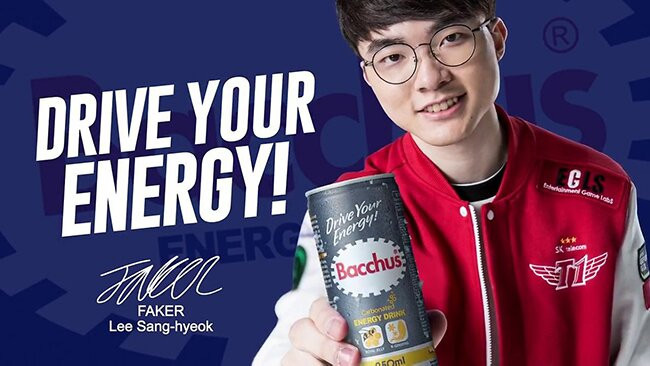 T1 chơi lớn, tạo hình Faker &quot;giả&quot; để đi đóng quảng cáo thay cho Faker thật tập trung thi đấu - Ảnh 3.