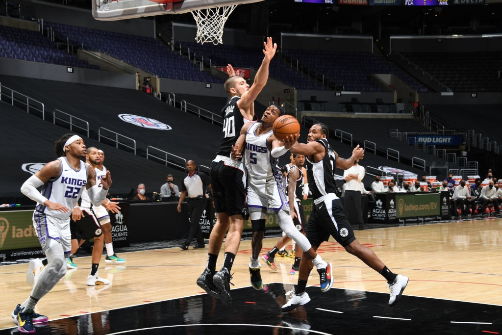 Sacramento Kings đả bại Los Angeles Clippers bằng đôi cánh De’Aaron Fox - Ảnh 3.