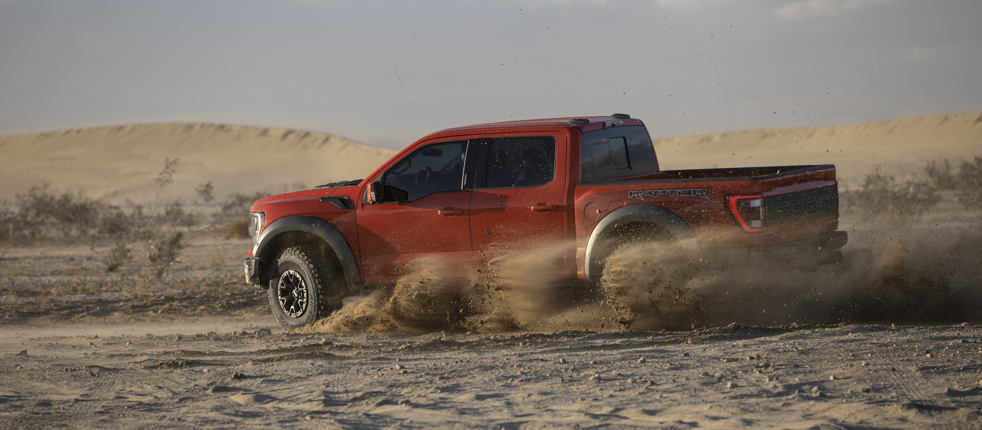Ford F-150 Raptor mới tăng giá phi mã và đây là giải thích của họ - Ảnh 1.