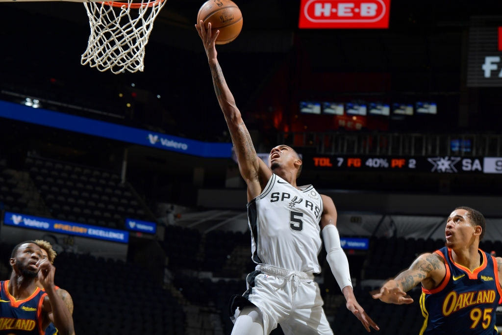 Mắc sai lầm những giây cuối, Golden State Warriors dâng tặng chiến thắng cho San Antonio Spurs - Ảnh 1.