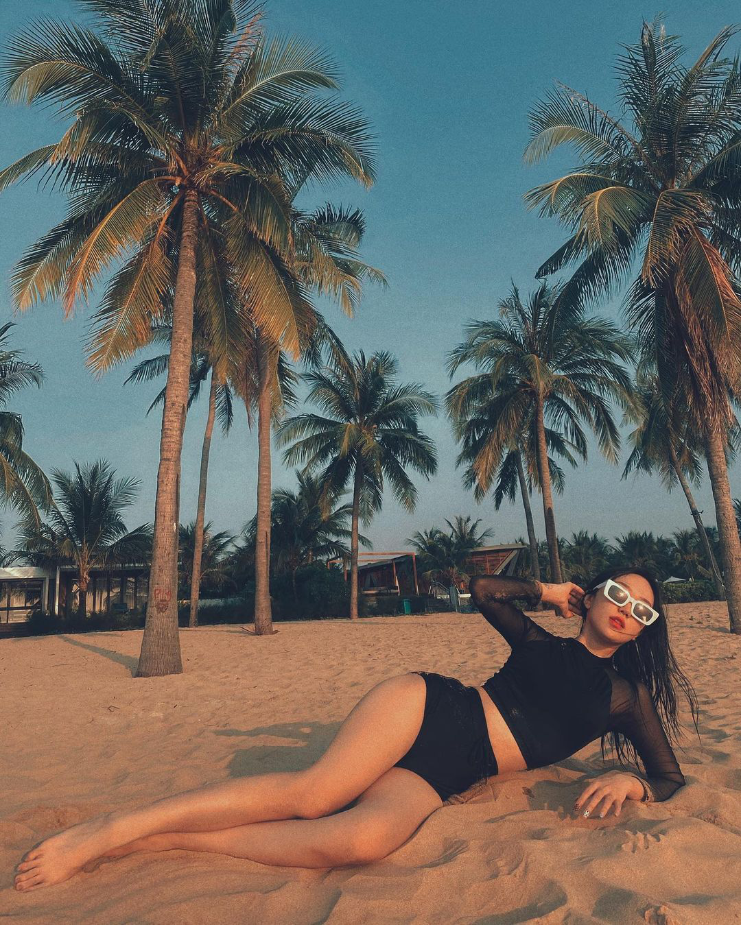 Dàn gái xinh rần rần khoe body đốt mắt, đường đua sexy mới đầu năm đã cực căng - Ảnh 9.