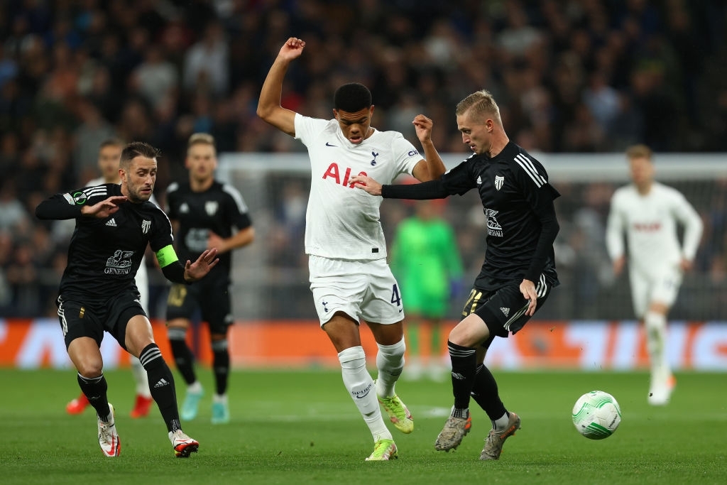 Son kiến tạo, Kane lập hat-trick giúp Tottenham lên đầu bảng xếp hạng Conference League - Ảnh 3.