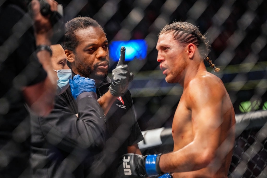 Nhìn từ trận đấu của Brian Ortega: Việc công khai điểm số sẽ giúp các võ sĩ được an toàn hơn? - Ảnh 1.