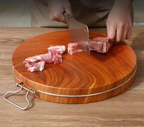 Ai cũng rửa sạch thớt gỗ theo cách này, chuyên gia khẳng định chưa đảm bảo diệt khuẩn, muốn nâng cao tuổi thọ của thớt phải làm thêm một bước sau! - Ảnh 3.