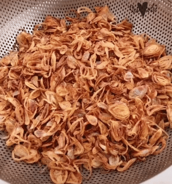 Ở đây có mẹo làm hành phi giòn thơm cực lâu, cuối tuần làm hũ hành phi để dành ăn dần quá hợp lý! - Ảnh 8.