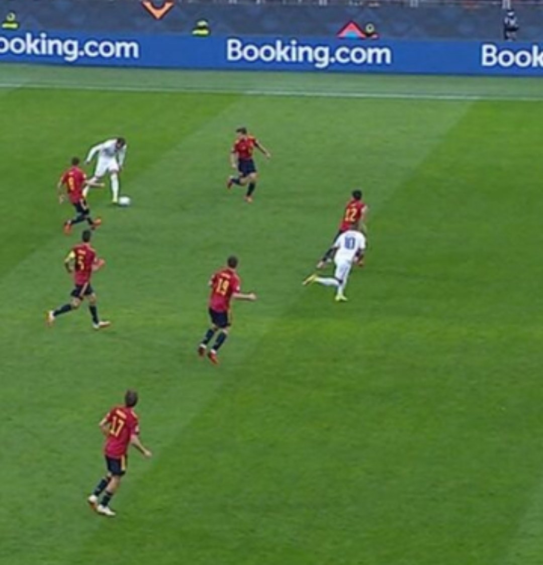 Mbappe có việt vị trong bàn thắng của đội tuyển Pháp? - Ảnh 2. Mbappe có việt vị trong bàn thắng của đội tuyển Pháp? - Ảnh 2.