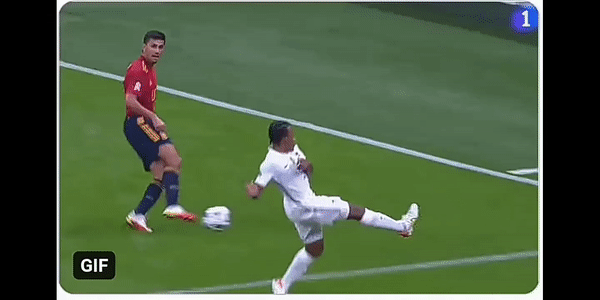 Mbappe có việt vị trong bàn thắng của đội tuyển Pháp? - Ảnh 3. Mbappe có việt vị trong bàn thắng của đội tuyển Pháp? - Ảnh 3.