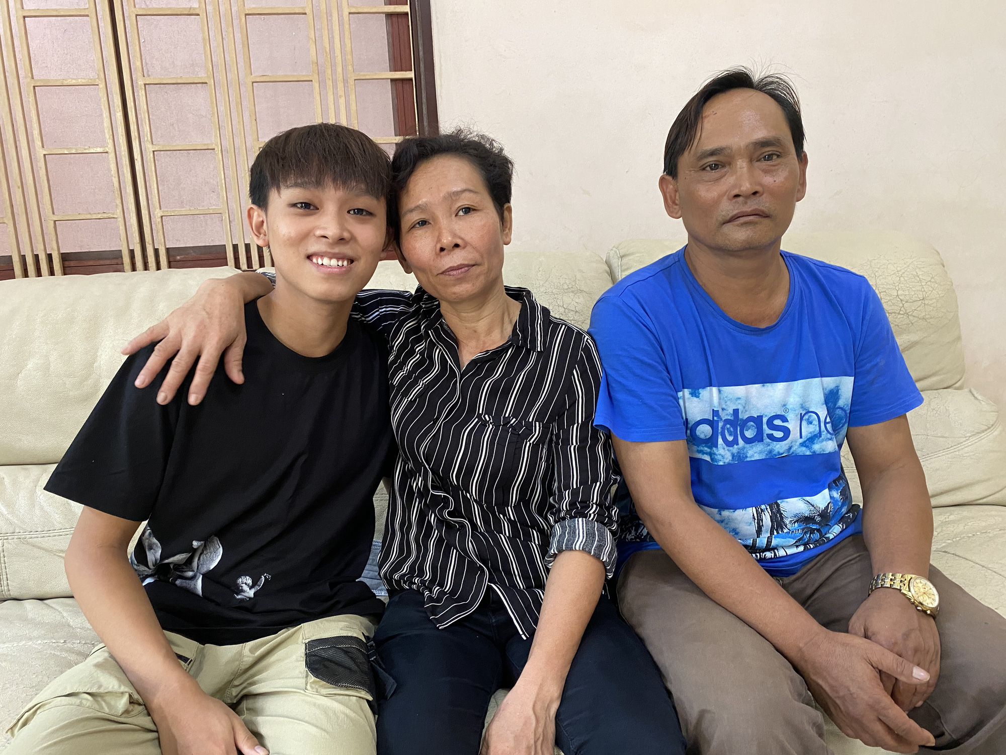 Bố mẹ ruột Hồ Văn Cường làm gì khi còn ở nhà Phi Nhung, được trả bao nhiêu và cuộc sống thế nào? - Ảnh 2.