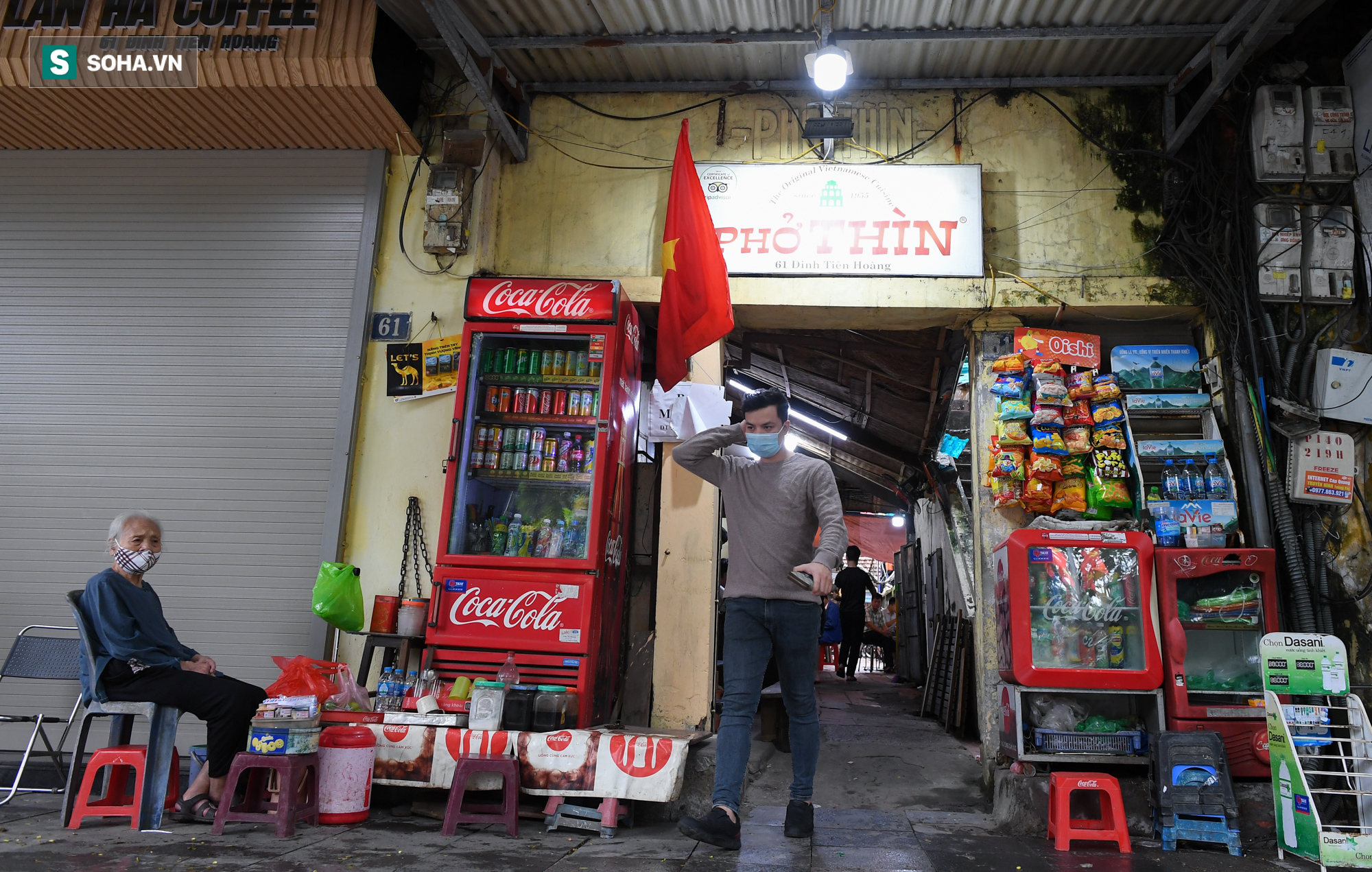 Chủ tịch hội đồng quản trị, tổng giám đốc đi từ Bắc Ninh ra Hà Nội ăn phở cho đã cơn thèm rồi lại đi về - Ảnh 1. Chủ tịch hội đồng quản trị, tổng giám đốc đi từ Bắc Ninh ra Hà Nội ăn phở cho đã cơn thèm rồi lại đi về - Ảnh 1.