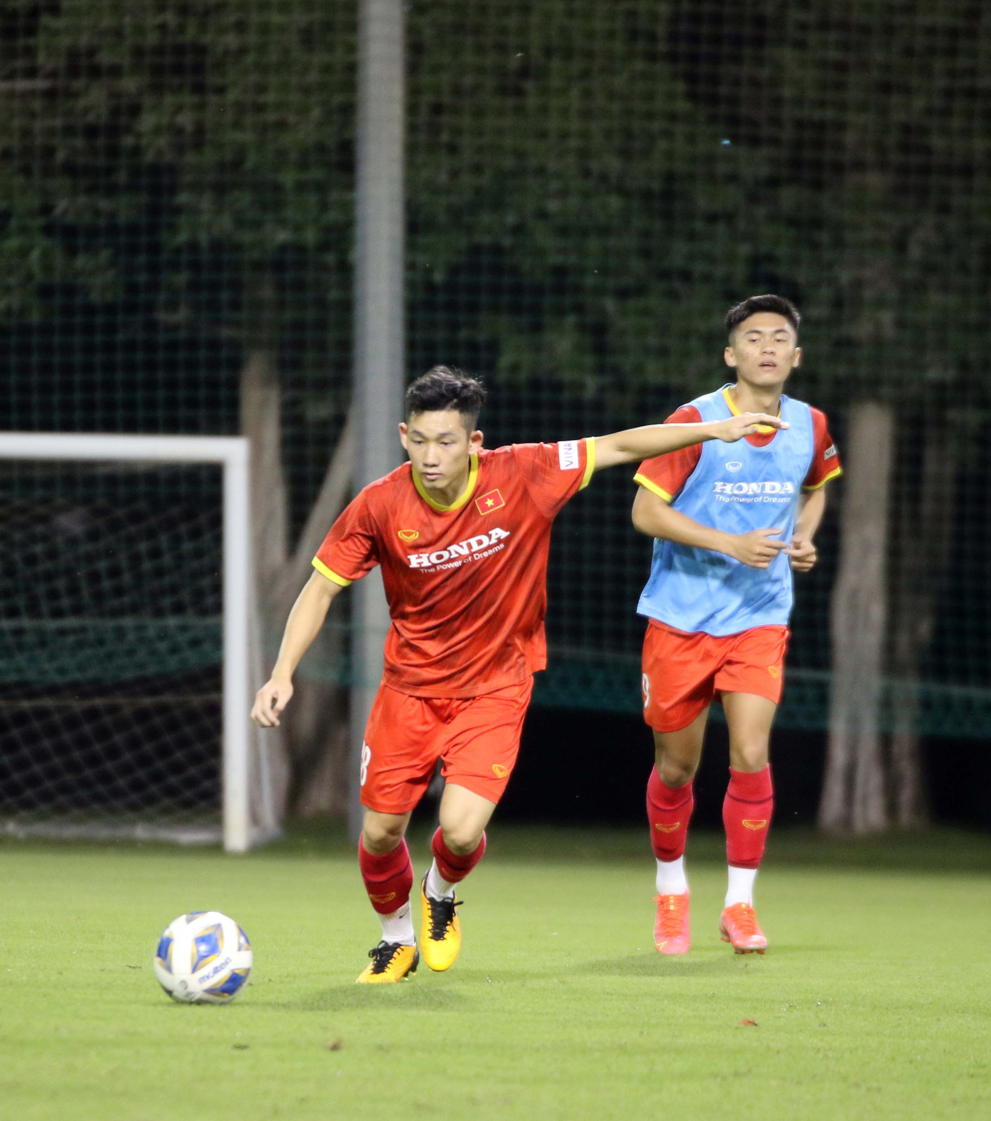 U23 Việt Nam hào hứng tập luyện tại nơi từng được Manchester United &quot;bao trọn&quot; - Ảnh 4.