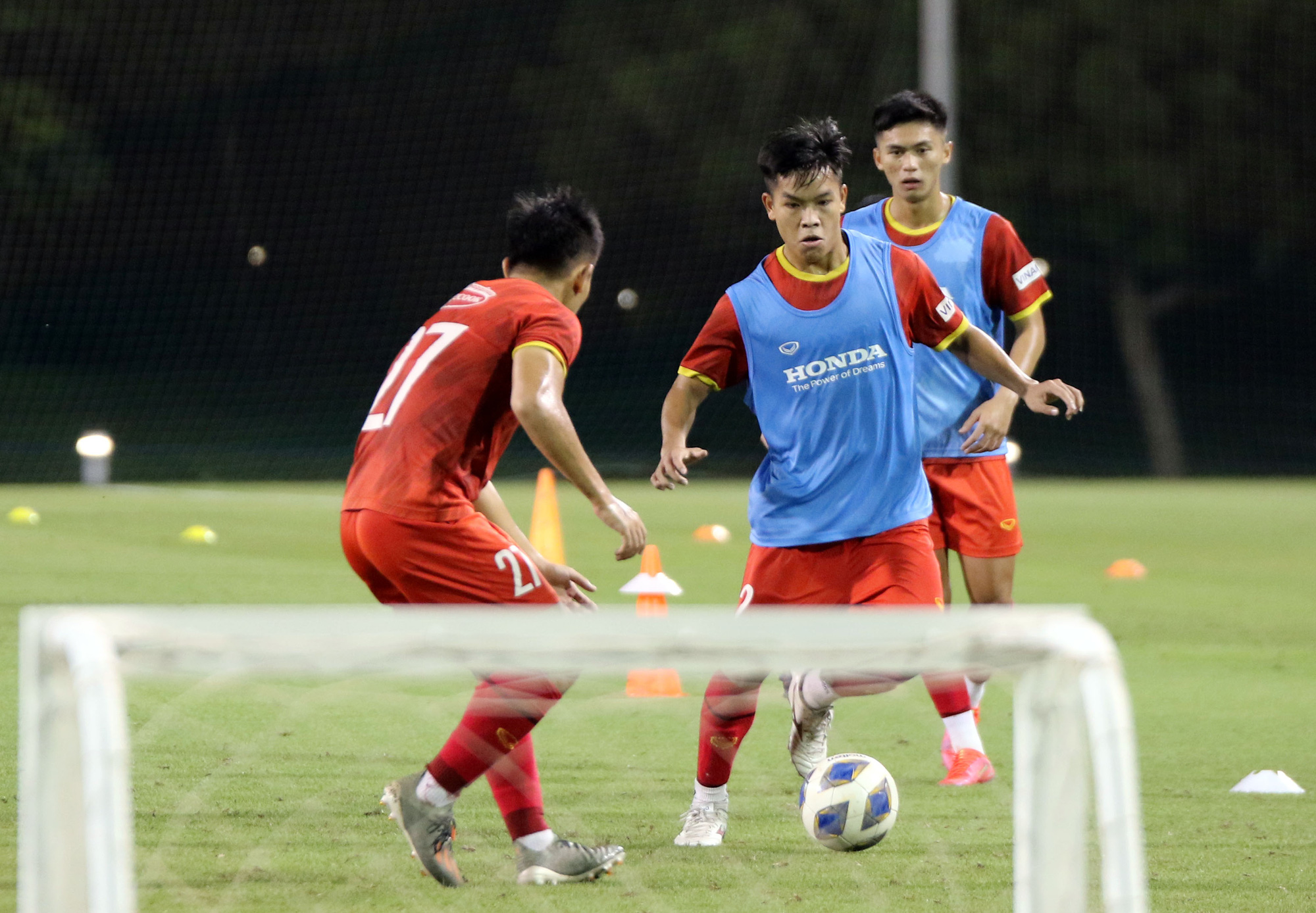 U23 Việt Nam hào hứng tập luyện tại nơi từng được Manchester United &quot;bao trọn&quot; - Ảnh 2.