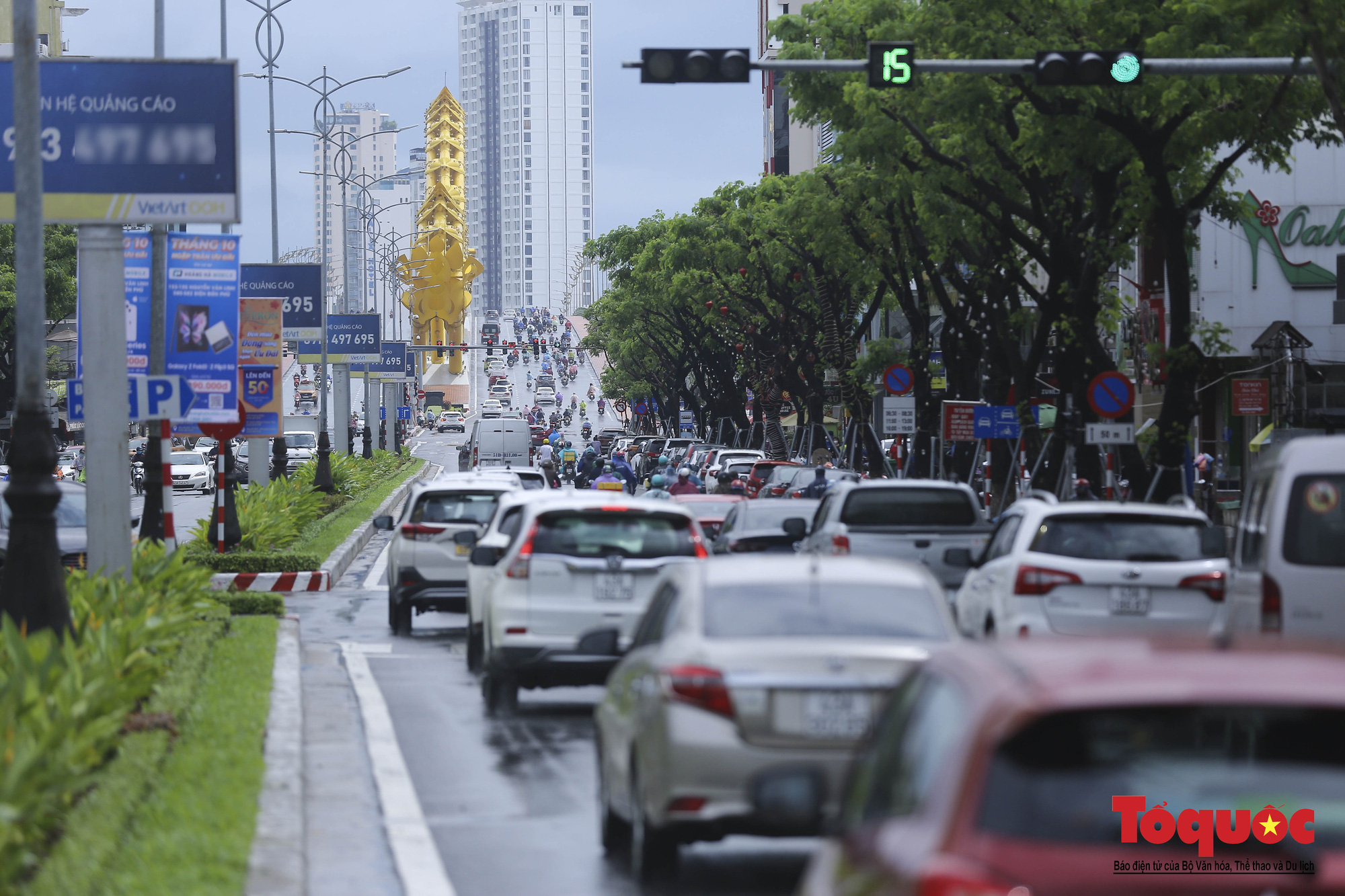 Quán xá, đường phố Đà Nẵng nhộn nhịp trong ngày đầu thành phố chuyển cấp độ thích ứng an toàn với Covid-19 - Ảnh 2.