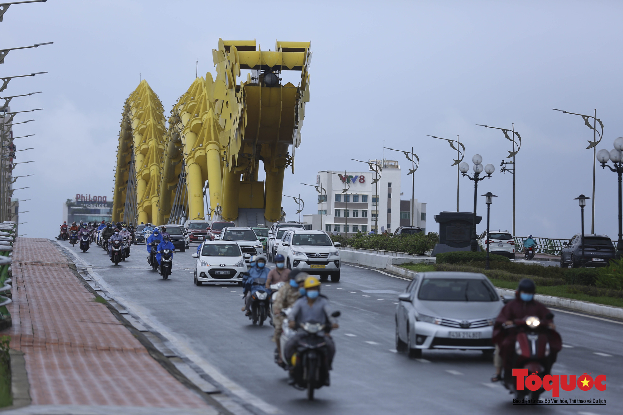 Quán xá, đường phố Đà Nẵng nhộn nhịp trong ngày đầu thành phố chuyển cấp độ thích ứng an toàn với Covid-19 - Ảnh 3.