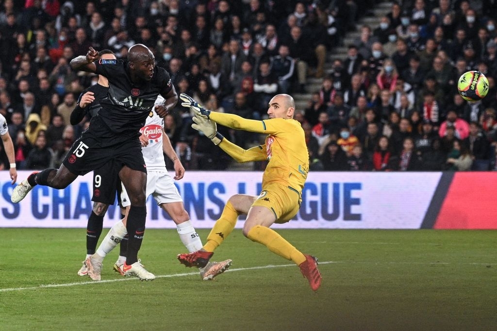 Không Messi, không Neymar, Mbappe tỏa sáng giúp PSG ngược dòng đánh bại Angers  - Ảnh 4.