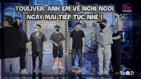 Clip hậu trường: Rhymastic ngủ trên ghế Giám khảo, Touliver dặn dò dàn HLV không được để dụ dỗ bởi một điều - Ảnh 3.
