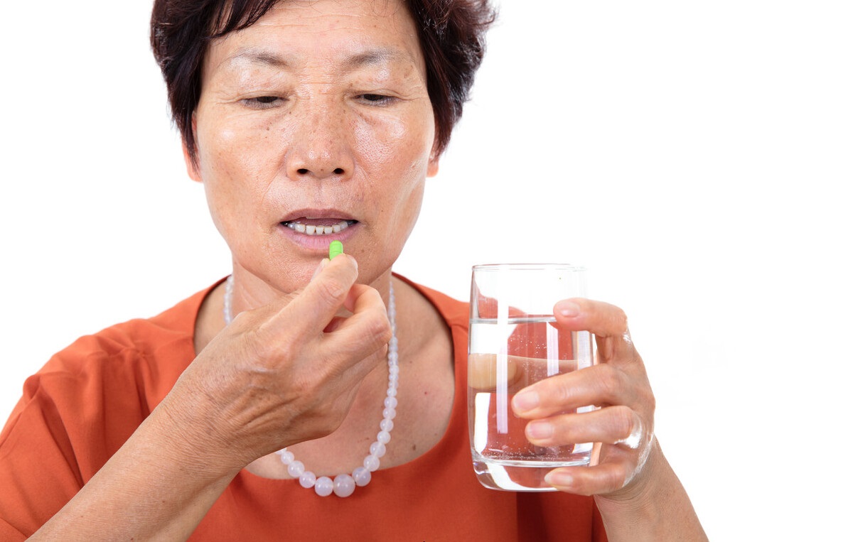Phải nhớ uống nhiều nước khi dùng 5 loại thuốc này, vừa tăng hiệu quả chữa bệnh, lại tránh gây hại cho thận - Ảnh 2.