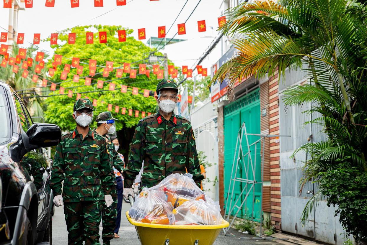 Chính phủ nỗ lực, doanh nghiệp tri ân - Đồng hành cùng chống dịch (Kỳ 1) - Ảnh 2.