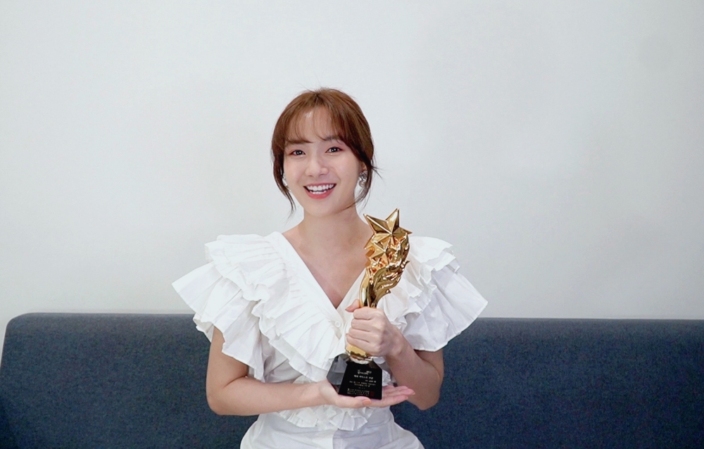 Jang Mi gây bất ngờ với giải thưởng “Nữ ca sĩ quốc tế xuất sắc” tại World Star Awards 2021 - Ảnh 2.