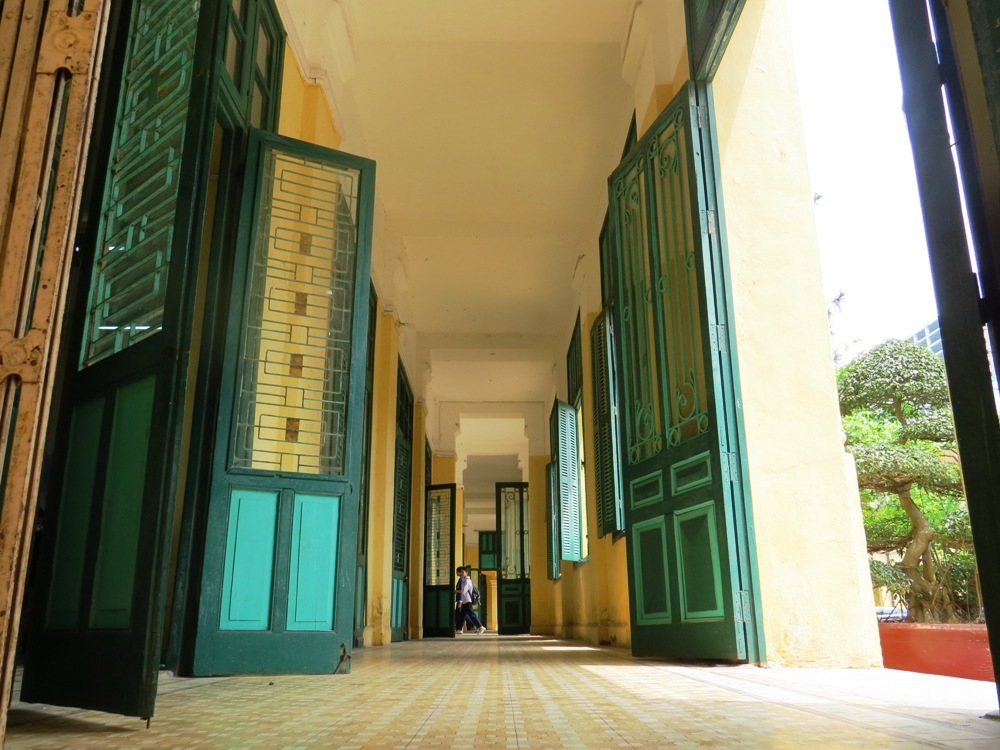 Đến Hải Phòng du lịch, hãy ghé qua ngôi trường trăm tuổi này: Đẹp cổ kính dưới ánh nắng, đứng ngắm mà xao xuyến lòng - Ảnh 6.