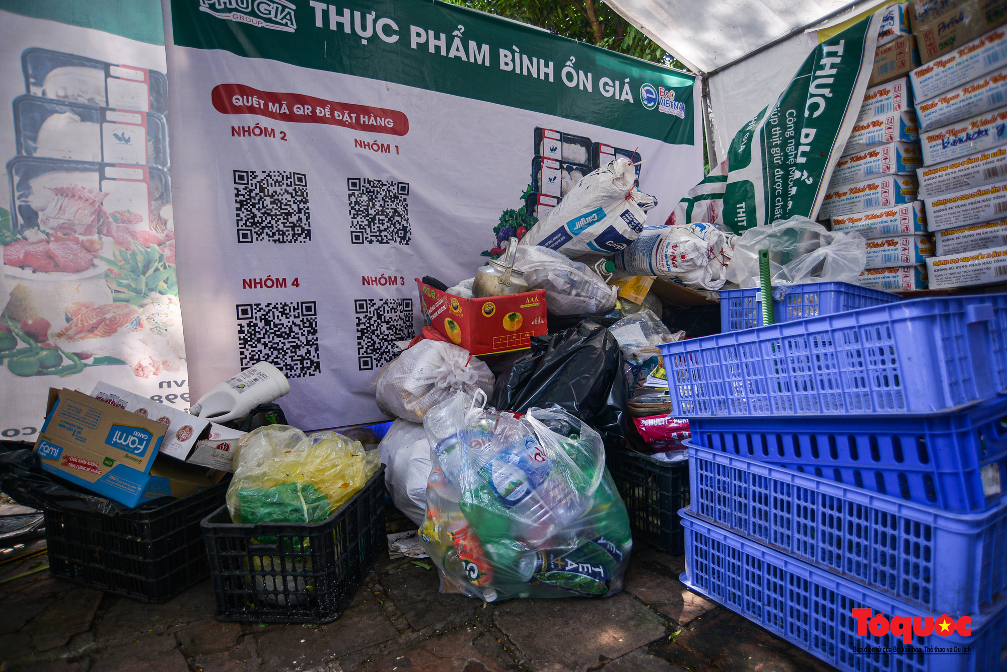 Hà Nội: Độc đáo những gian hàng đổi rác thải nhựa... lấy rau củ quả - Ảnh 15.